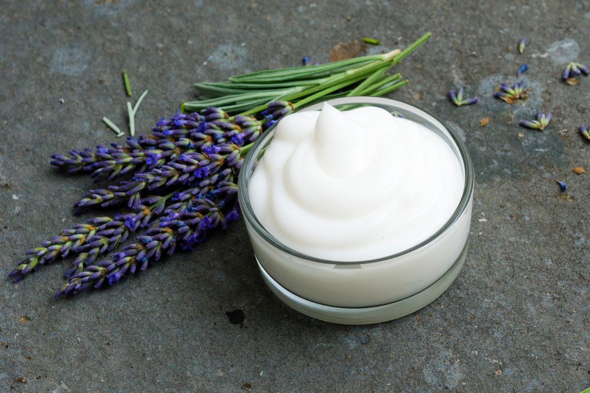 Lavender & Peppermint Foot Cream Recipe with Essential Oils
