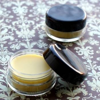 photo of a moisturizing lip balm recipe with beeswax or without beeswax for natural lip care to restore and protect dry or chapped lips.