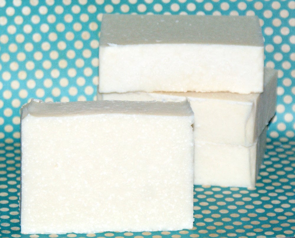 https://soapdelinews.com/wp-content/uploads/2013/07/diy-homemade-laundry-and-stain-stick-soap-bar.jpg