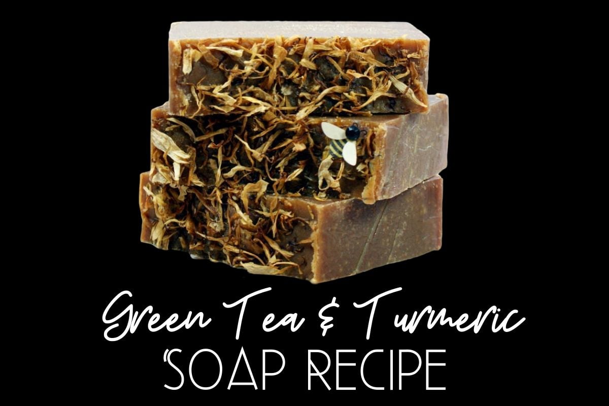 Green Tea Turmeric Soap Recipe! This homemade green tea and turmeric soap recipe harnesses green tea's antioxidant properties and combines it with turmeric's anti-acne, anti-aging and skin lightening properties for a fantastic homemade soap that's great for all skin types. (Plus it's palm free!)