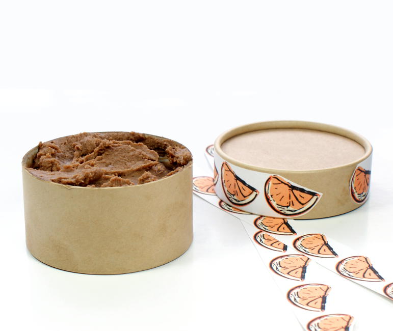 Need DIY holiday gifts for mom? Learn how to make a matching DIY holiday gift set with these chocolate orange body butter recipe & sugar scrub recipes!