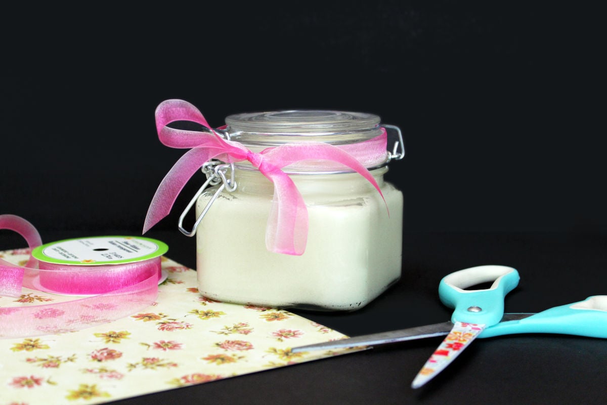 Moisturizing whipped sugar scrub recipe for natural dry skin relief. Make this DIY whipped sugar scrub for your dry skin care routine for natural beauty. Get glowing skin with this lush hydrated whipped sugar scrub recipe. A relaxing bath experience, this homemade whipped sugar scrub recipe is the perfect bath time treat. This DIY whipped sugar scrub recipe is the best way to moisturize, hydrate and exfoliate skin as part of your daily natural skin care routine for soft beautiful skin.