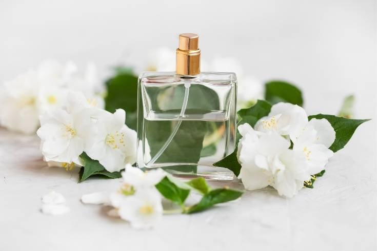 Essential Oil Perfume Recipes + How to Make Natural Fragrances