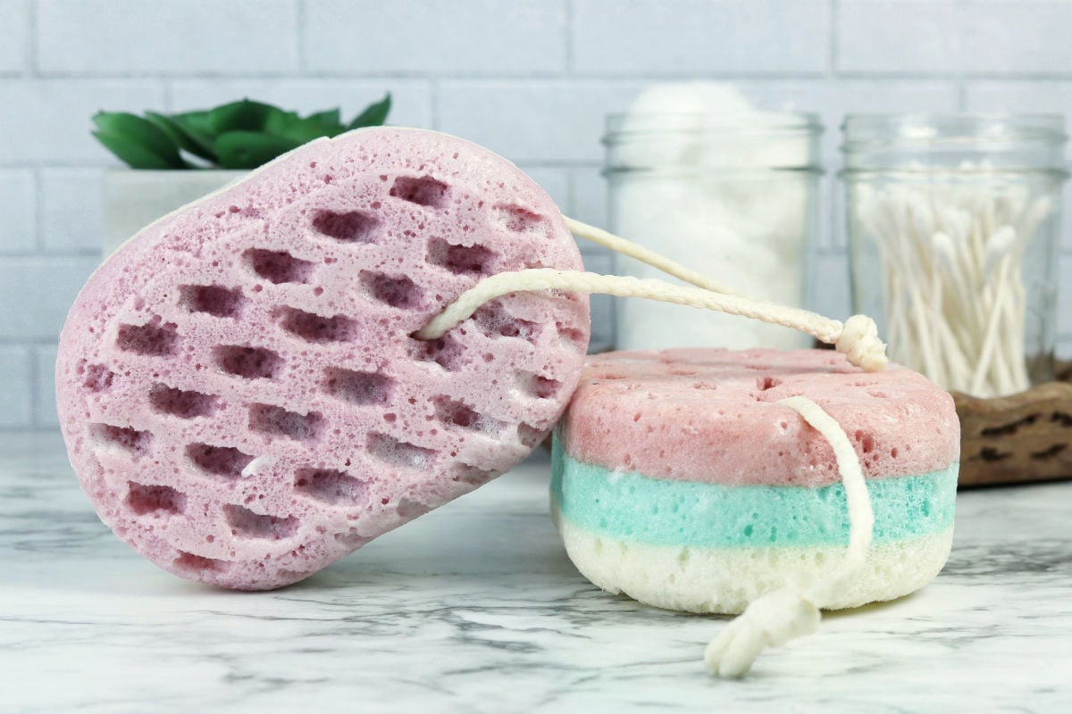 DIY soap sponge. Learn how to make this easy melt and pour soap recipe for DIY soap sponges to add to your skin care routine for natural beauty. This beginner soap recipe for making a DIY soap sponge is a great way to exfoliate and cleanse skin while also helping to reduce plastic waste as it enables you to chuck those plastic body wash bottles. If you're looking to go zero waste, then try this DIY soap making tutorial to use as part of your daily skin care routine for beautiful glowing skin.