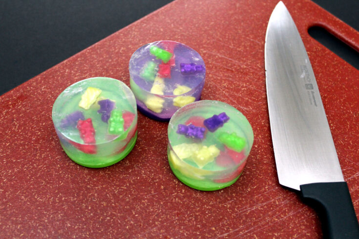 DIY Colourful Jelly Soap  These DIY colourful jelly soaps are