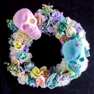 Make this Halloween skull wreath to decorate your home for the holiday! This DIY Halloween wreath with Dollar Tree supplies is both chic and affordable to make. It offers an interesting twist on a normally macabre element for your Halloween decor.