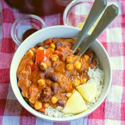 Make this vegetarian pumpkin chili recipe with rice as a quick, healthy dinner idea for fall. Ready in under 30 minutes, it tastes amazing!